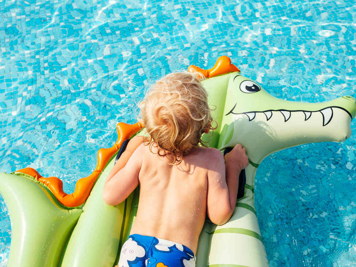 Каркасные и надувные бассейны не нужно консервировать на зиму