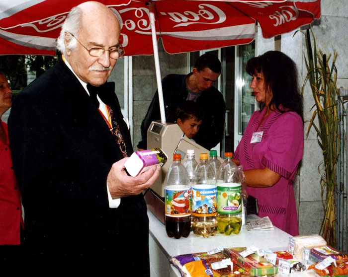 Зельдин каждый вечер покупал черносмородиновое печеньице для чаепития перед сном