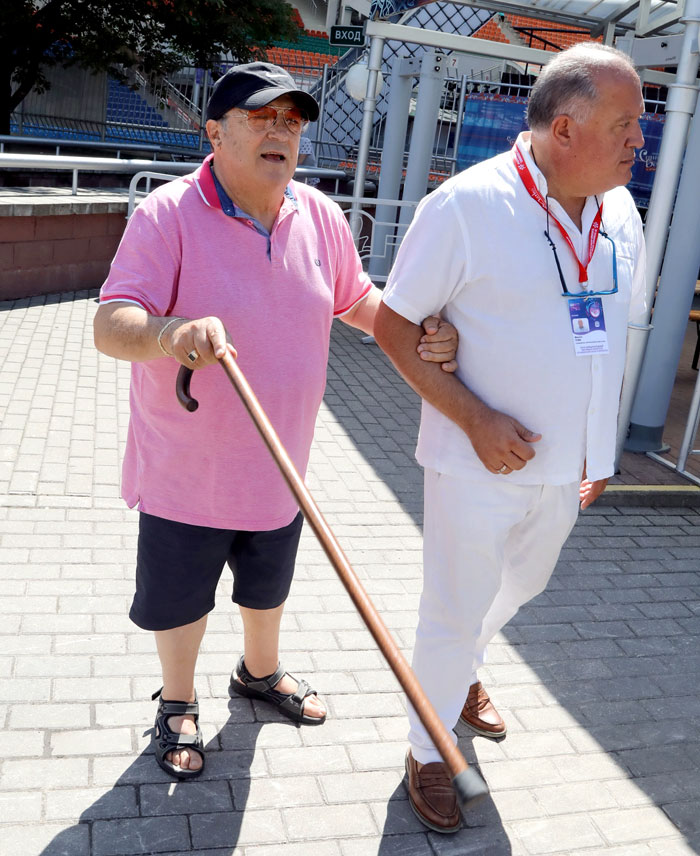 В прошлом году в жюри сидел Робертино Лоретти. Передвигался он с трудом