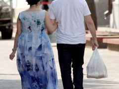 Видя Елену Ваенгу с продюсером Владом Лавриновичем, никто не сомневался, что они супруги. На самом деле он женат на другой. Типа, с Леной просто дружба