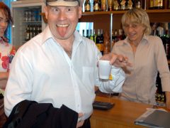 Виктор Сухоруков всегда навеселе, хотя и пьёт безалкогольный чай