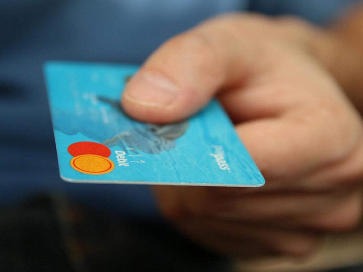 Подделка банковских карт в России выросла в полтора раза