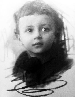 Родители Миши считали, что он похож на маленького Пушкина - такие же овал лица, разрез глаз и копна курчавых волос
