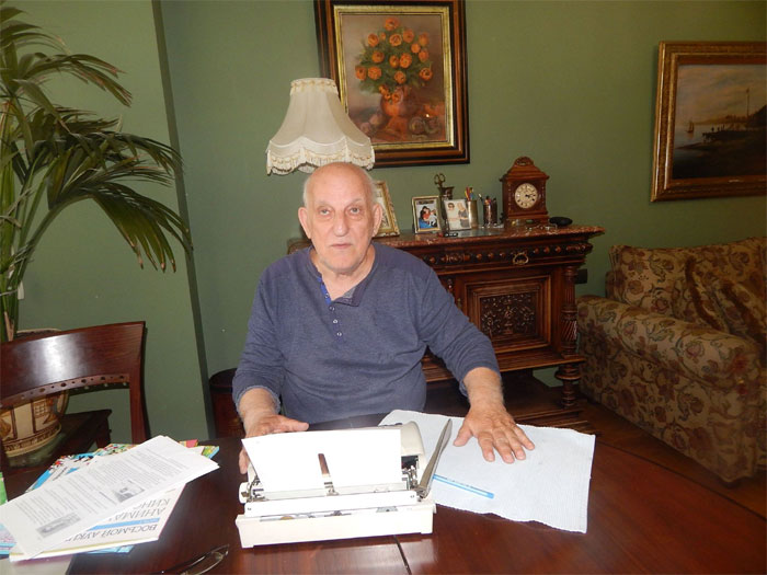 Все свои произведения Валерий Владимирович печатает на машинке - оттого они такие тёплые