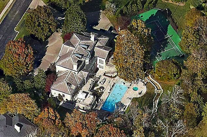 Поместье в Нэшвилле (штат Теннесси) с 20-комнатным домом Николь Кидман и Кит Урбан купили в 2008 году за $3,4 млн.