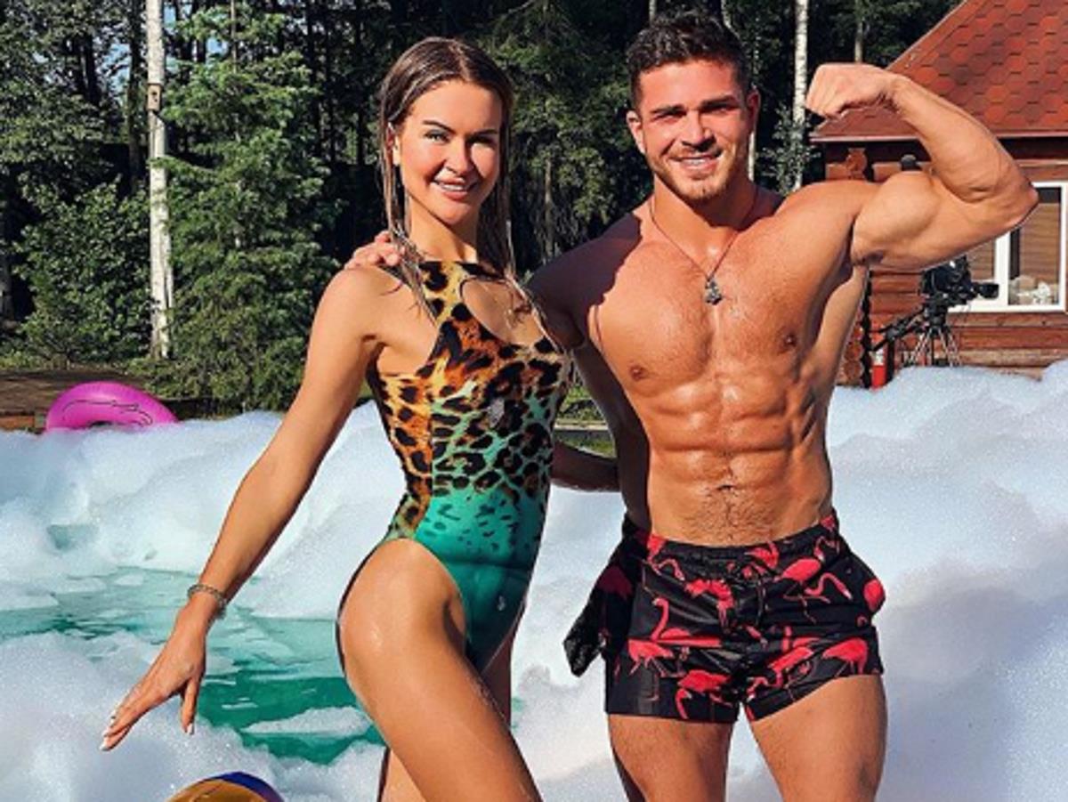 Марина Африкантова и Роман Капкалы