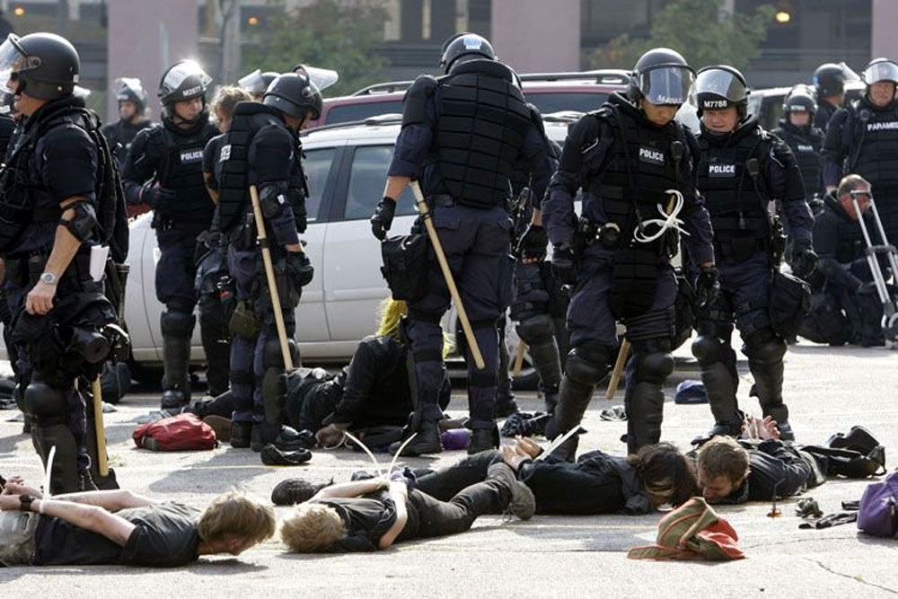 Во всех цивилизованных странах провокаторов и хулиганов усмиряют грубой силой. Причём в Европе действуют гораздо жестче, чем в России.