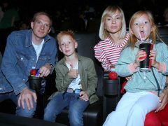 Андрей Бурковский с семьей