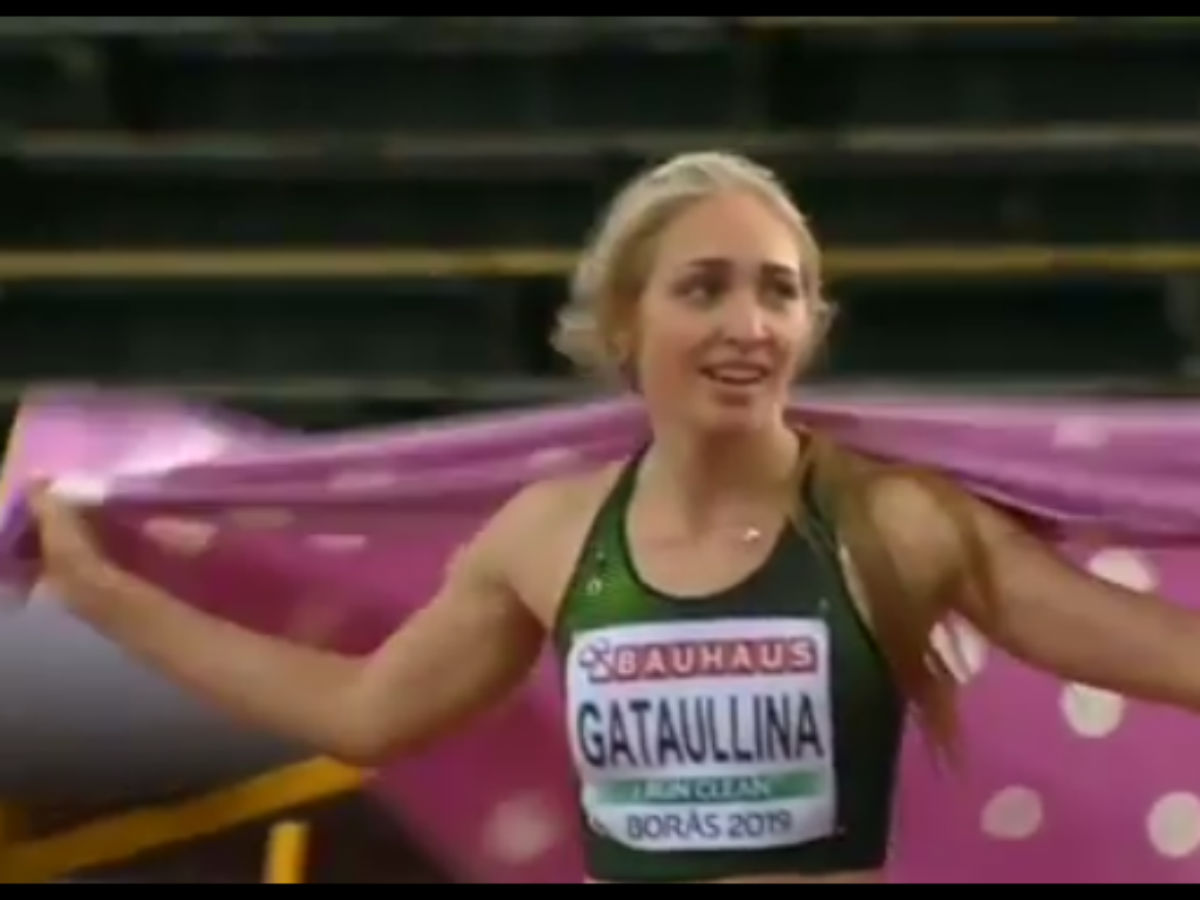 Плед вместо российского флага