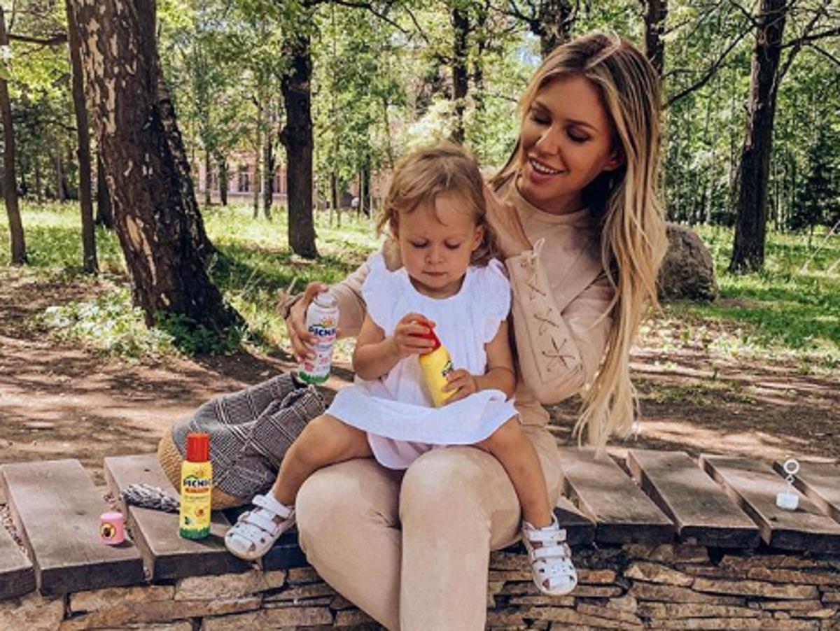 Рита Дакота с дочкой