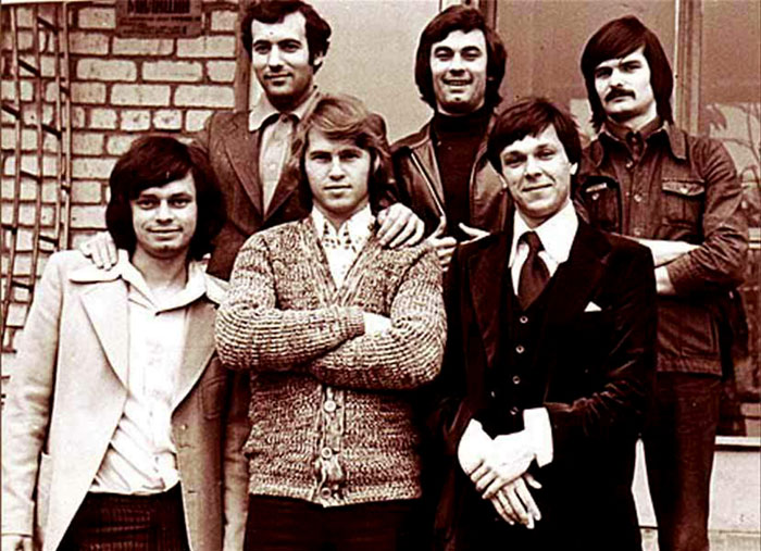 Состав группы «Круг» сформировался в 1981 году из бывших музыкантов коллектива Стаса Намина «Цветы». Ребята работали вместе до 1988 года, а потом разбежались кто куда