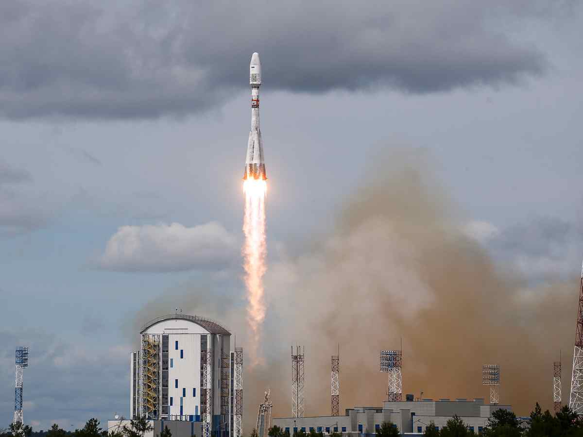 Запуск спутника. Метеорологический комплекс космодром Восточный. Метеор-м Спутник Восточный. РН Союз ОАЭ. Метеор 2 ракета.
