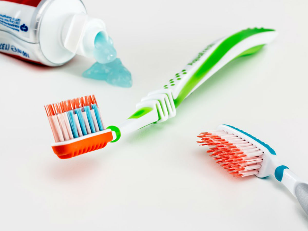 Как правильно хранить зубную щетку