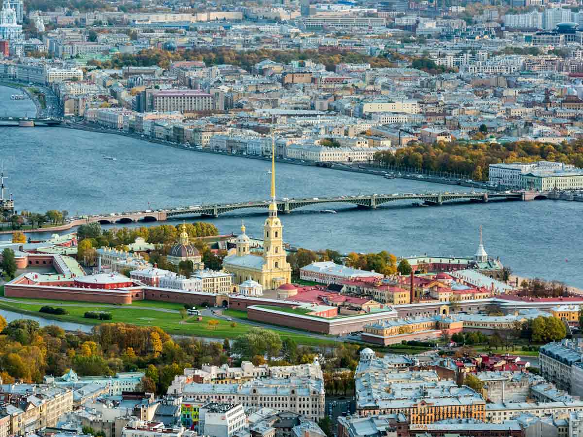 Погода в Санкт-Петербурге на октябрь: по прогнозам и приметам будет и сыро, и прохладно