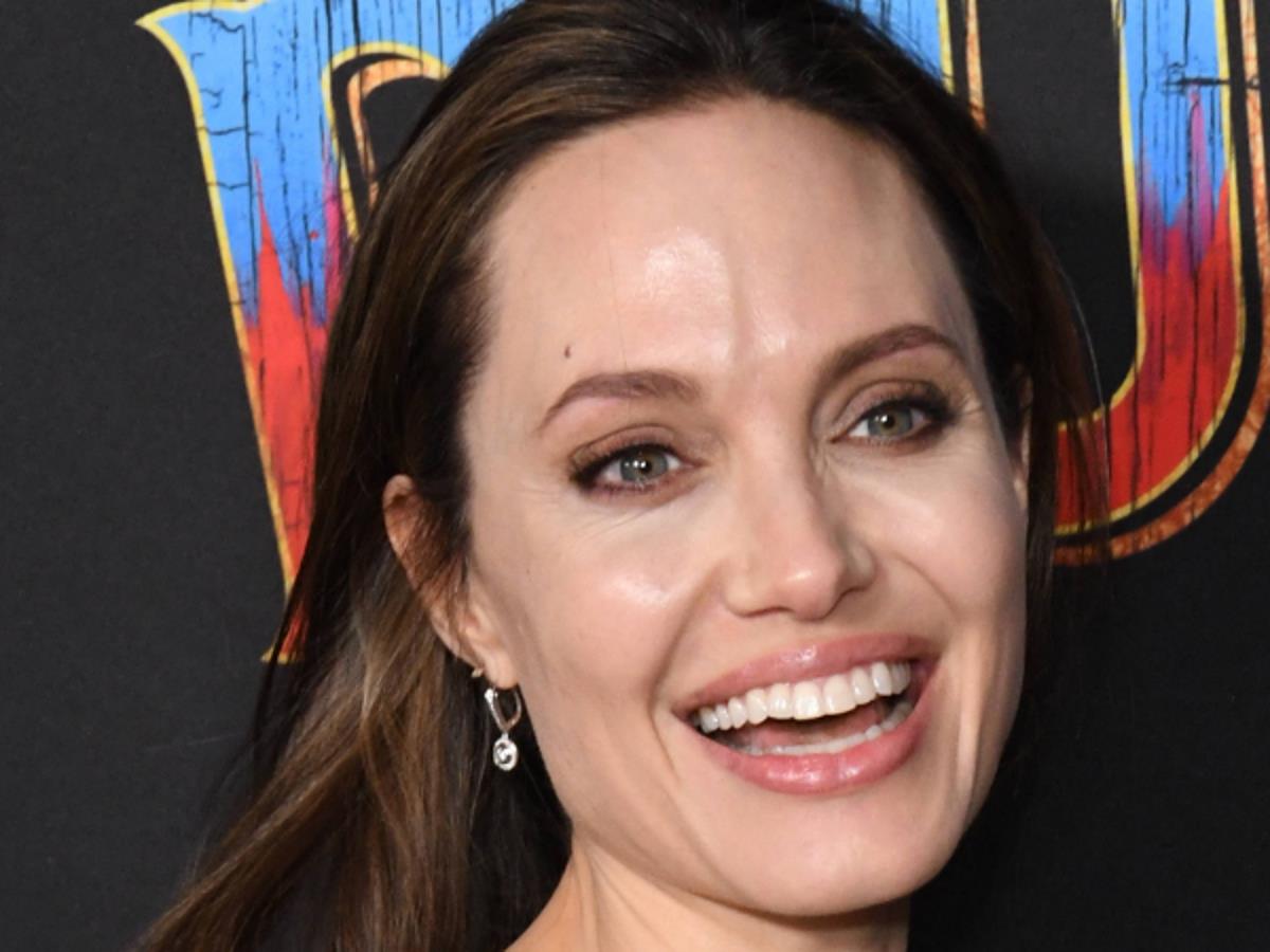 Анджелина Джоли