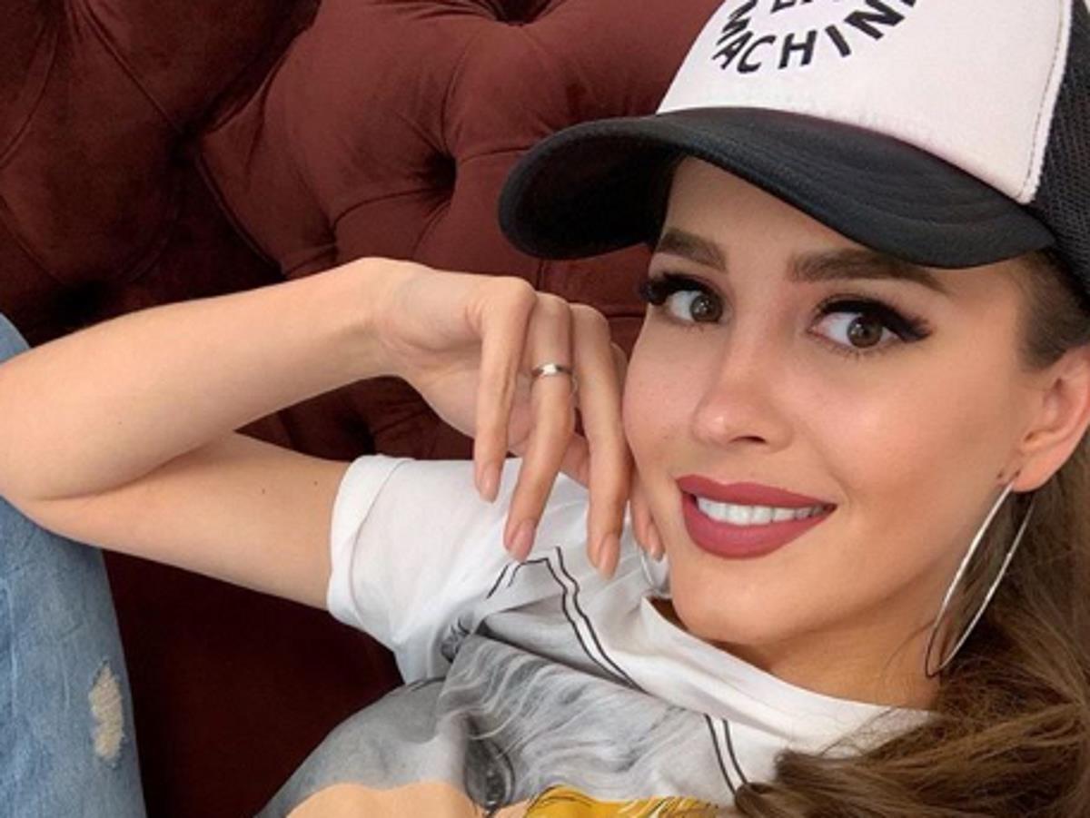 Анна Бузова