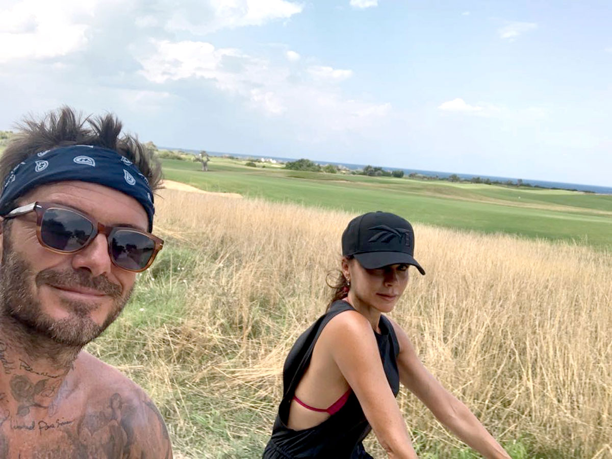 - Счастливое лето! Поцелуи из Апулии, - подписала этот снимок с мужем Виктория