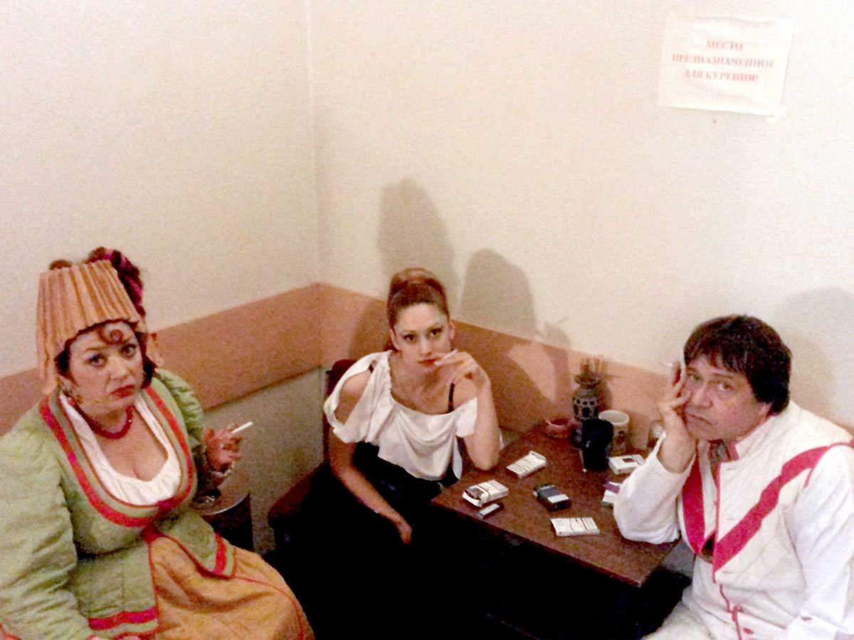 С коллегами по Театру сатиры - Зинаидой Матросовой и Кариной Мишулиной