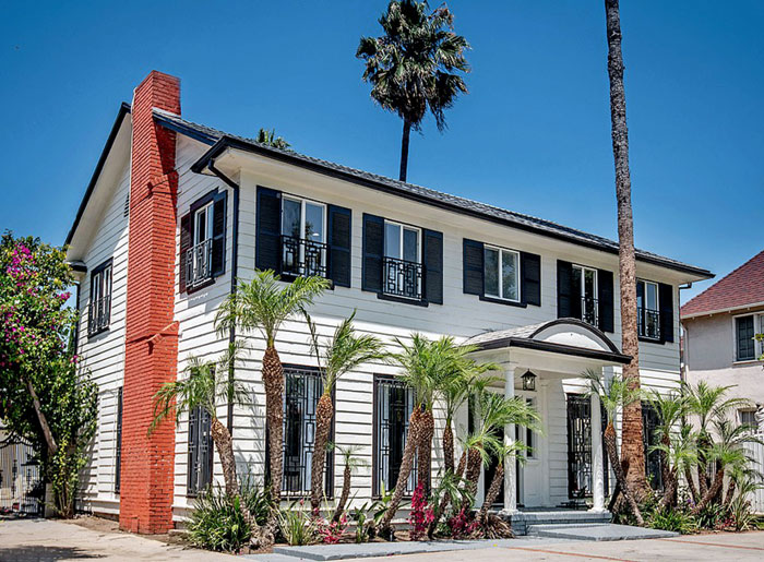 Дом находится в тупике, что обеспечивает приватность