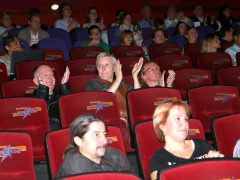 Алексей Серебряков с женой (на заднем плане)