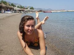 На некоторых звезду комедийного шоу не так просто узнать.