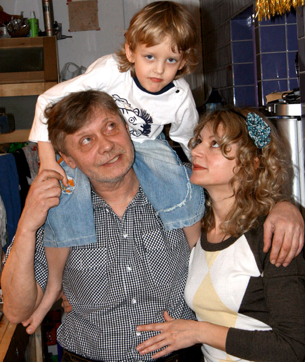 Юрий Соколов с нынешней женой Наташей и их старшим сыном Артуром (2011 г.)
