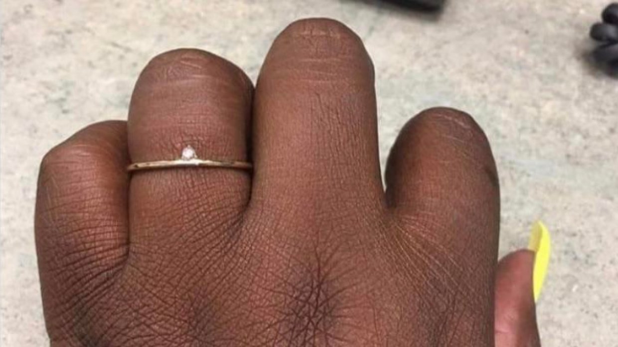 Американка обиделась на жениха за скромное помолвочное кольцо
