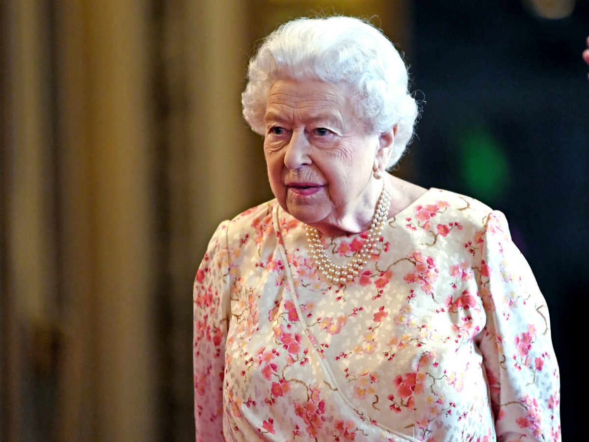 Королеве Елизавете II стало хуже: родственники съезжаются во дворец