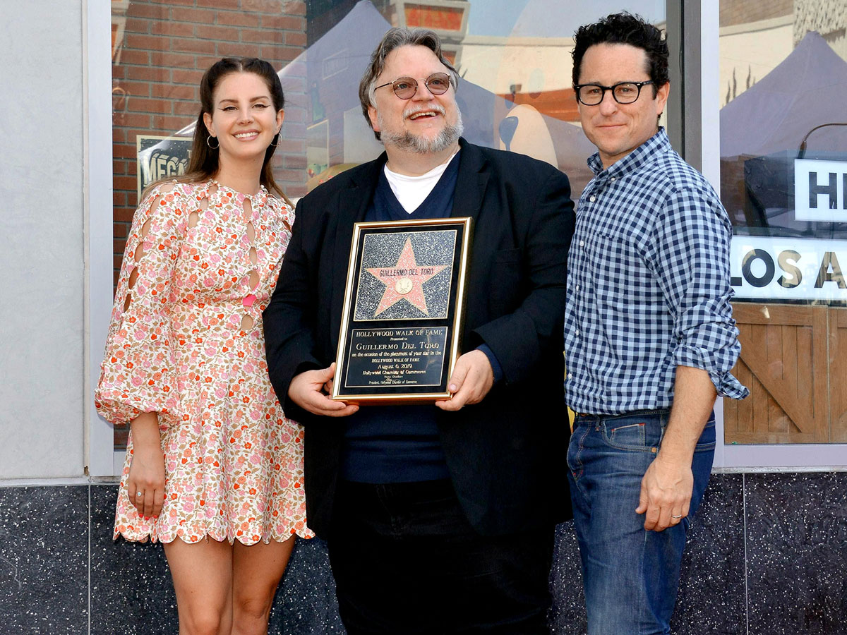 Лана Дель Рей и режиссер Джей Джей Абрамс стали теми немногими, кто отдал дань уважения Гильермо дель Торо