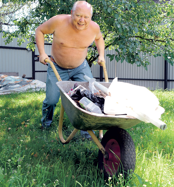 На подмосковном участке у Константина всегда много работы