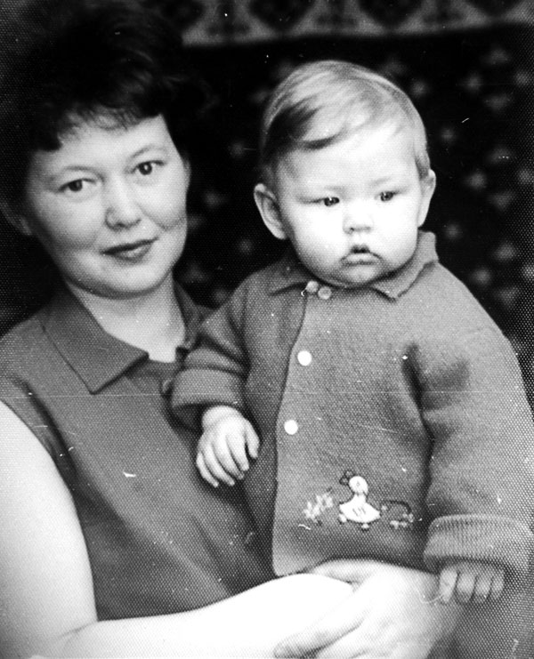 Первая жена актёра Ирина с сыном Кириллом