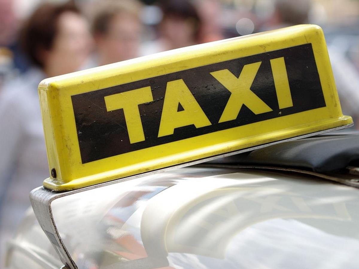 В Москве разыскивают пассажира, напавшего на таксиста