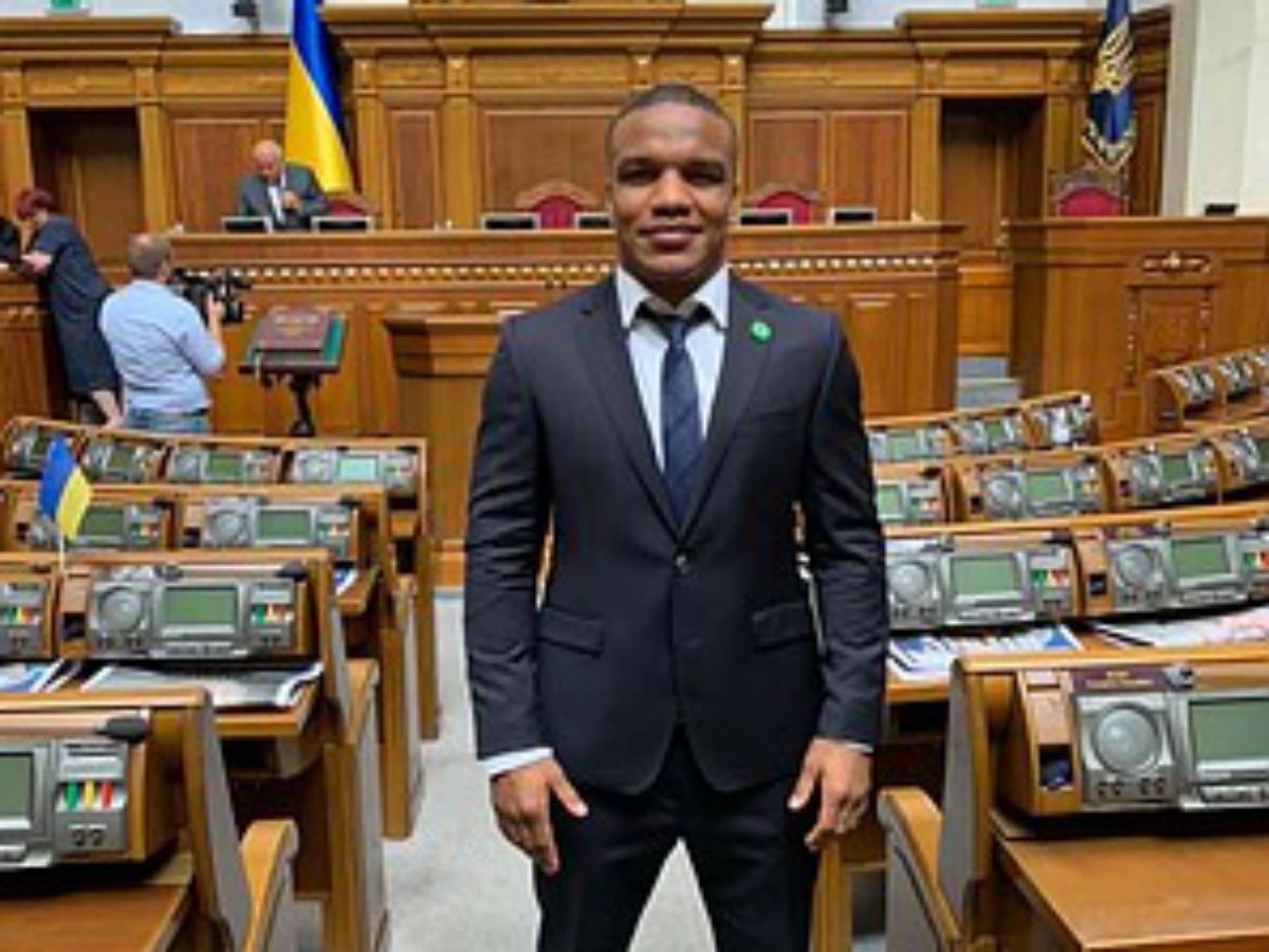 Темнокожий депутат