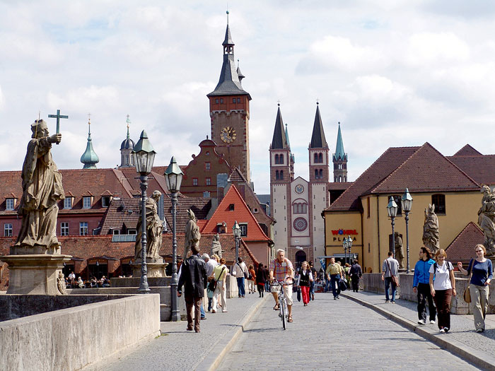 Старый мост в Бамберге считается копией Карлова моста в Праге