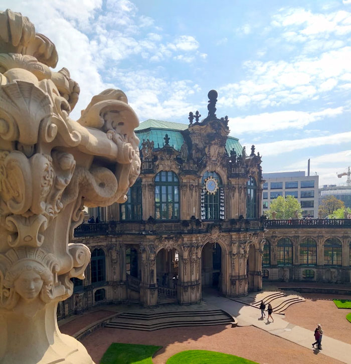 В Цвингере можно гулять не только по залам, но и по крыше