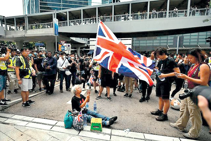 Революционеры хотят, чтобы Гонконг снова стал британской колонией