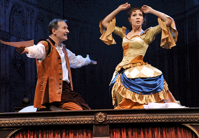 Главные звезды сегодняшней «Сатиры» - Федор Добронравов и Елена Подкаминская - в «Средстве от наследства»