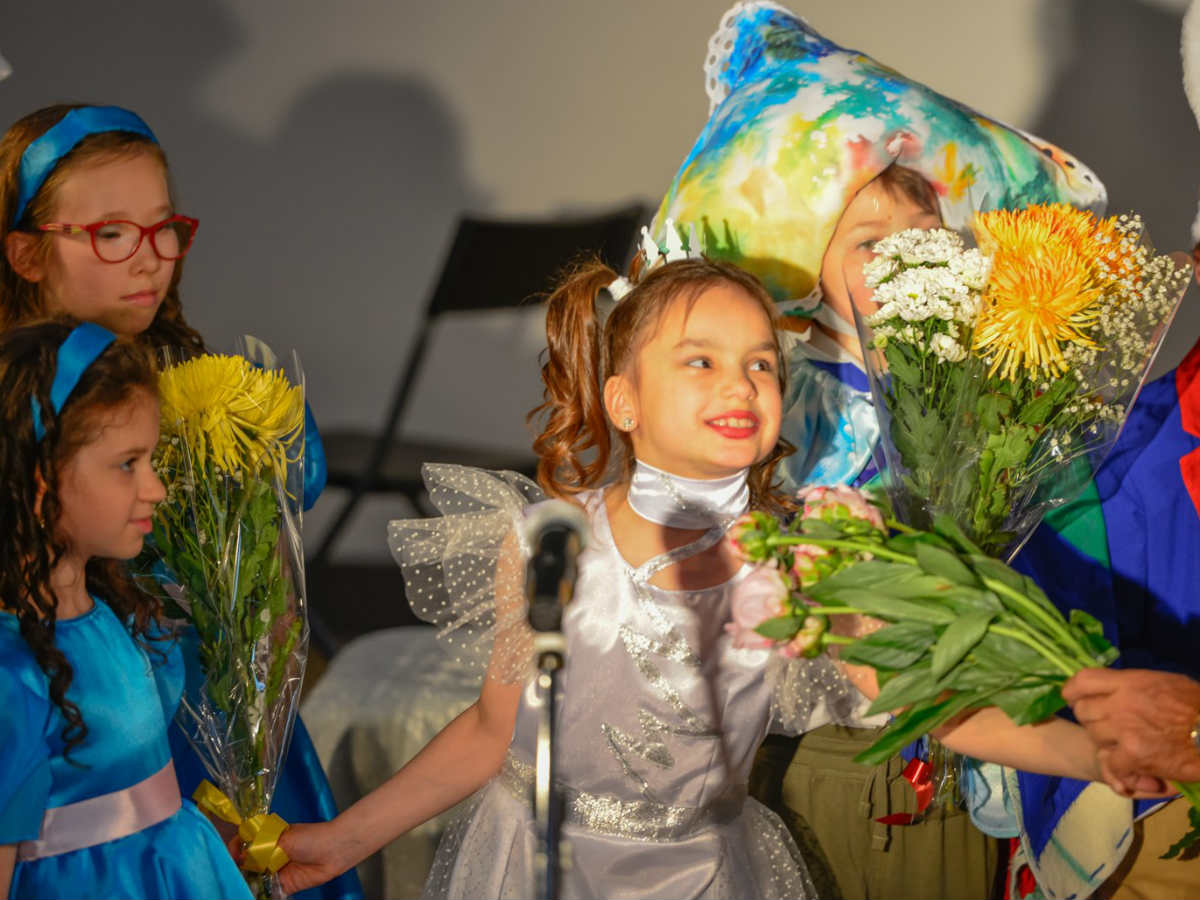 Сразу четыре Алисы сыграют в инклюзивном спектакле по сказке Льюиса Кэролла