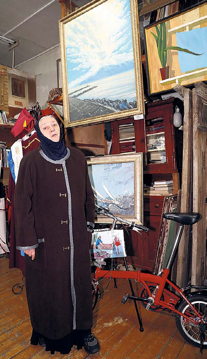 Матушка Ольга Гобзева на самом деле живет в Москве: в монастыре нет телевизора и заставляют работать