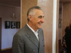 Анатолий Васильев