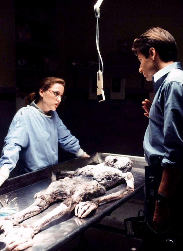 В «Секретных материалах» герои Дэвида Духовны и Джиллиан Андерсон не раз сталкивались с пришельцами