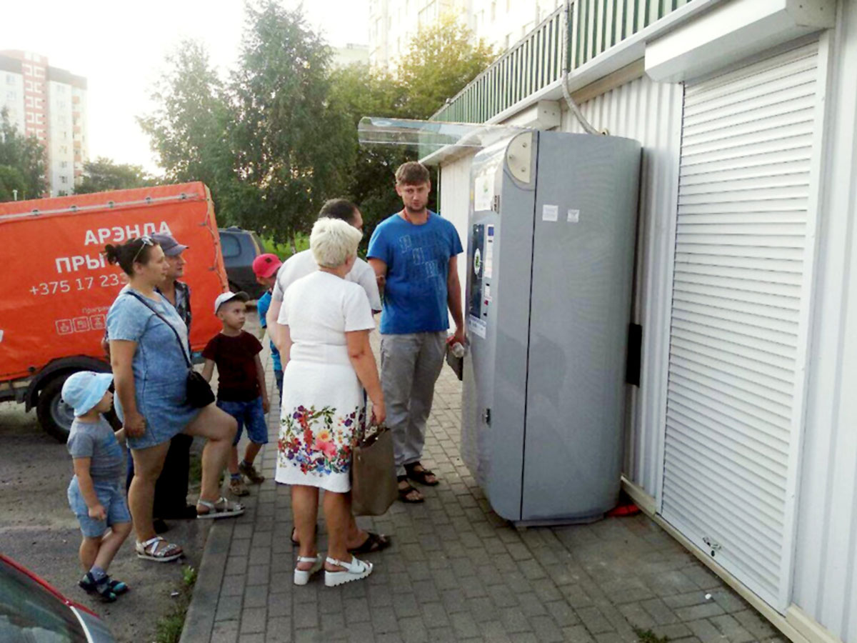 В аппаратах, появившихся в Минске, по 20 руб. за литр продают водопроводную воду, прошедшую через промышленный фильтр