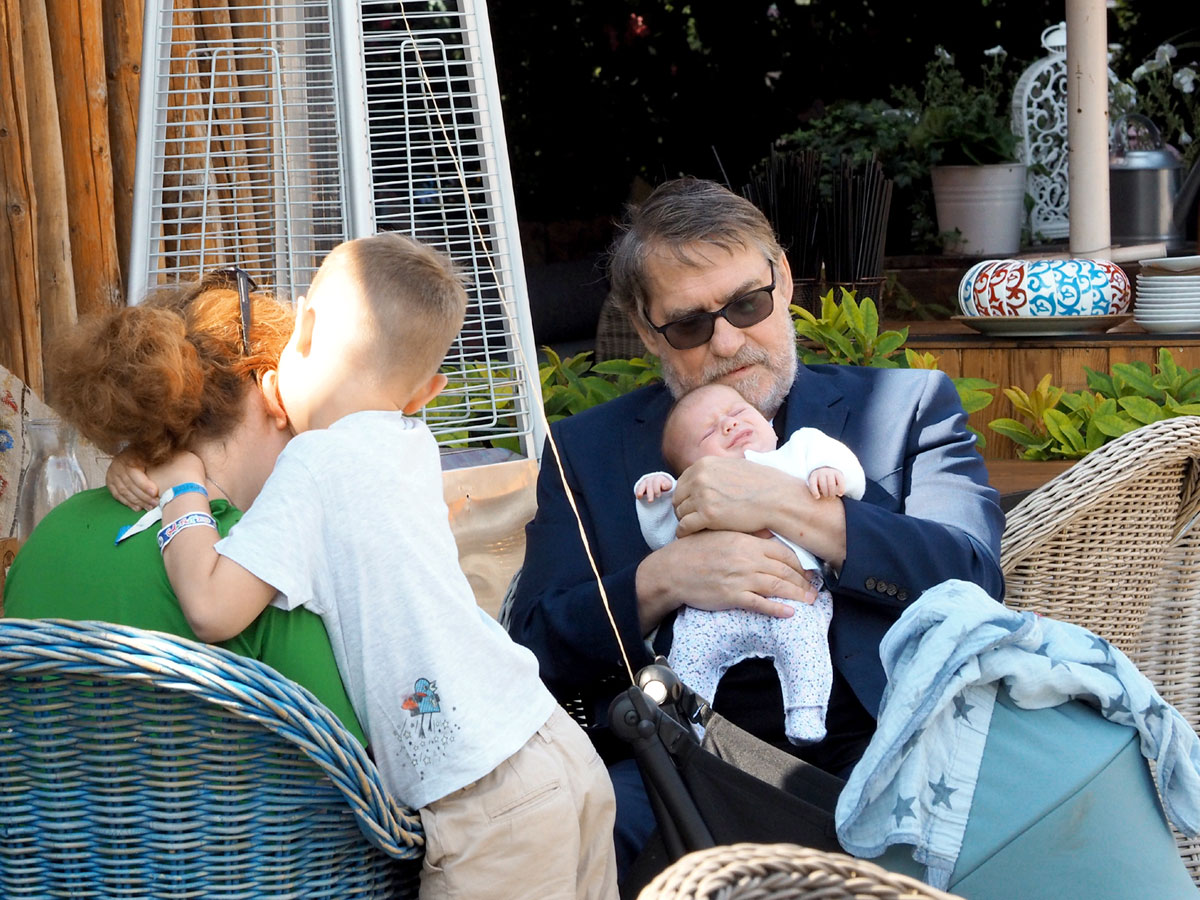 Валерий Гаркалин с внучкой