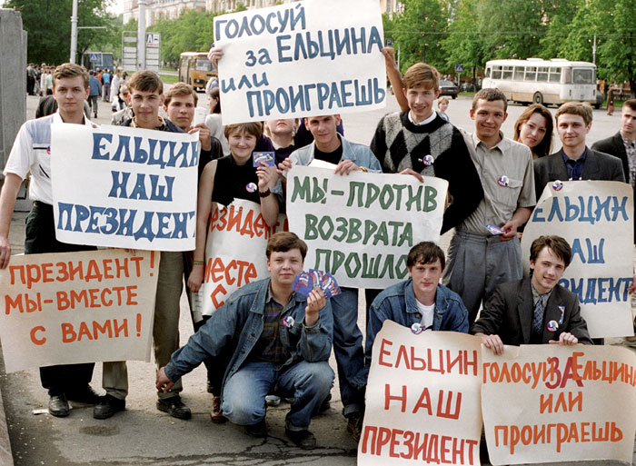 Молодые люди хоть и не бесплатно, но искренне ходили агитировать за Ельцина. Сегодня точно такие же прыщавые **даки ходят на демонстрации против действующей власти