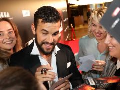 МАРИО КАСАС С ПОКЛОННИКАМИ