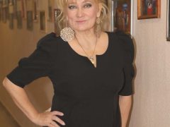 ОЛЬГА ХОХЛОВА