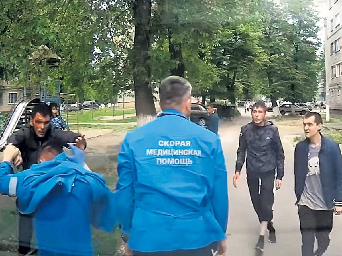 Издержки профессии: в Новочебоксарске нелюди напали на работников скорой и жестоко избили