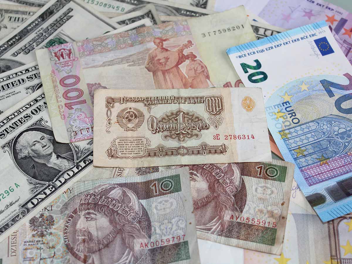 Рубли, доллары, евро