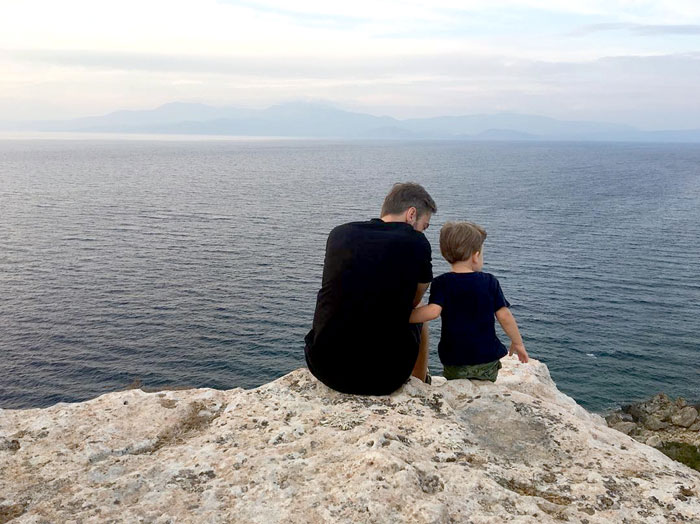 Дмитрий учит сына ценить приятные мгновения