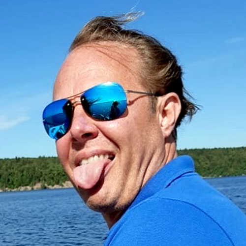 Уоррену пока 50